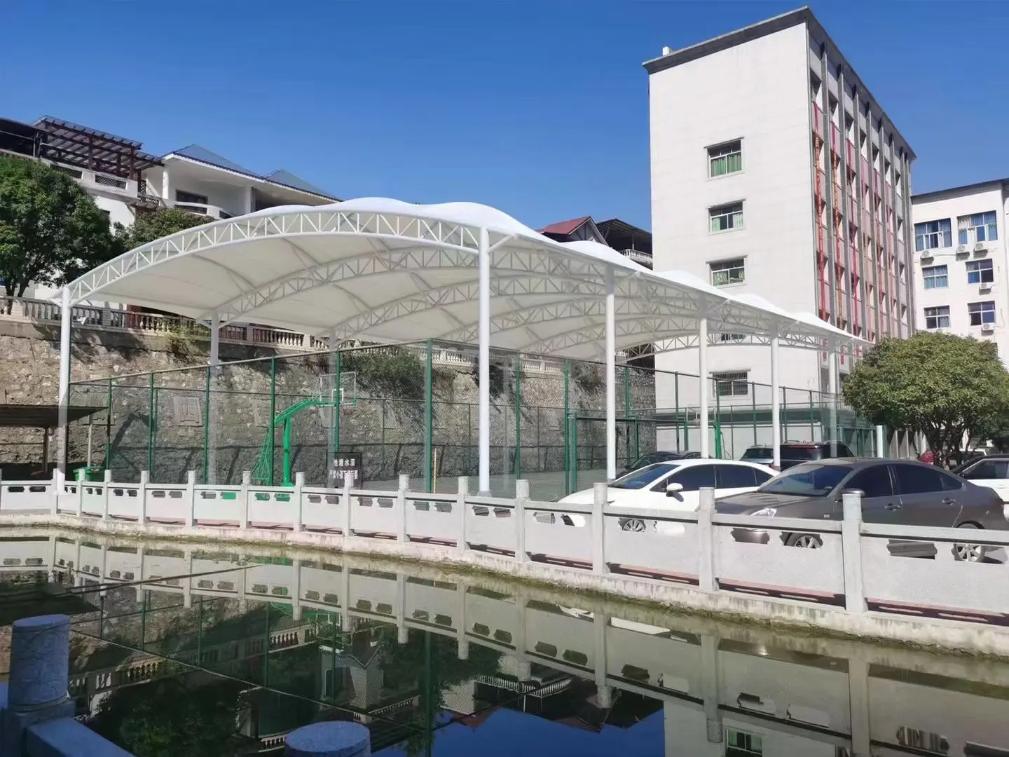 贵州普安园区停车棚总在漏水生锈?源头膜结构厂家:按本地气候选材,避开三大坑